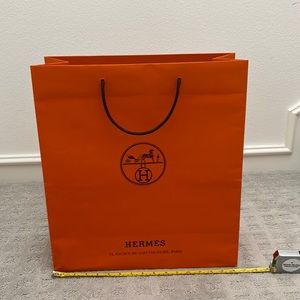 Herme’s shopping bag